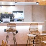 Interior acogedor de Capilla Bistro Ruzafa.